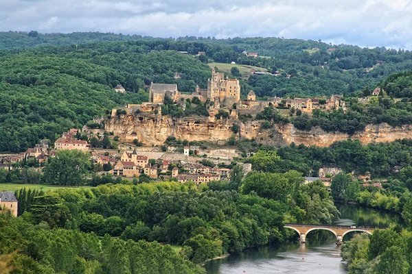 Découvrez les joyaux cachés de la vallée de la Dordogne : un guide complet pour les amateurs de tourisme